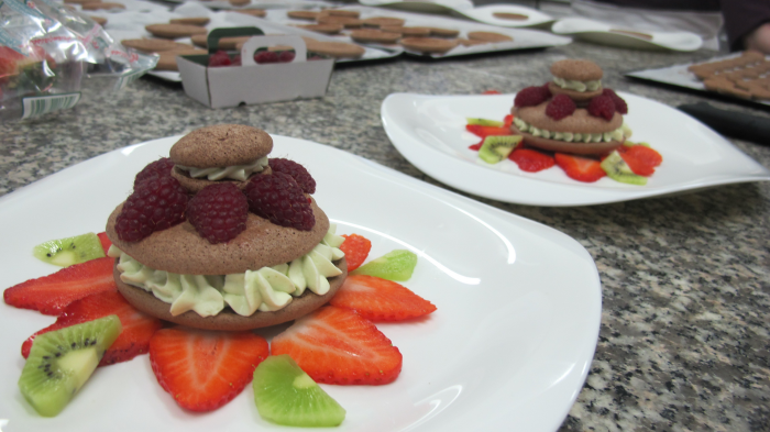 Religieuse et sa crème diplomate pistache