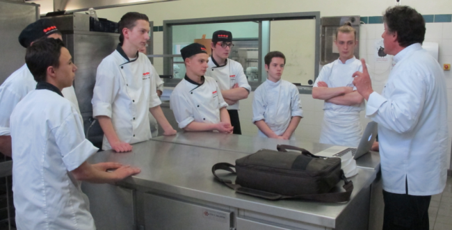 BP cuisine à l'écoute des conseils du chef Tugdual