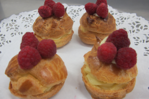 Choux à la crème mousseline et framboise