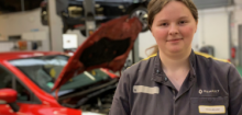 Gwendoline est mécanicienne au garage Renault Argentan