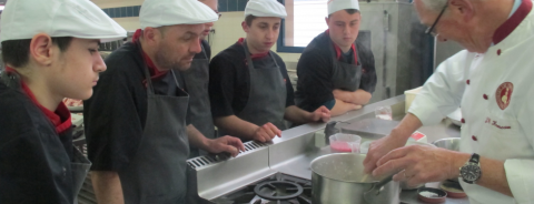 Jean Claude Hameau intervient auprès de nos apprentis Charcutier Traiteur Apprenti Charcutier Traiteur Boudin noir Mortagne au Perche
