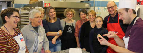 Les participants aux Samedis gourmands du 3ifa | © Fabienne Gérault - Ouest France Jonathan Rameaux en démonstration au cours de pâtisserie
