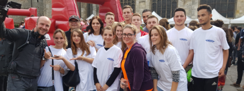 La classe de BTS NRC première année sur la place de la Magdeleine, tout en blanc pour représenter le 3ifa.