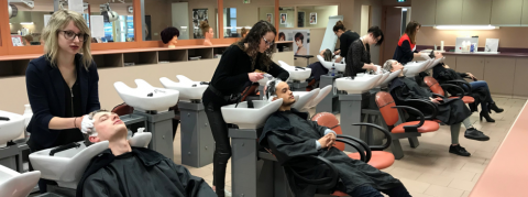 Séance relooking en coiffure avec les BTS vente