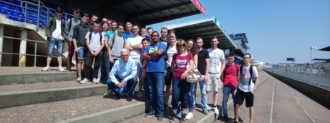 Les élèves de 1ère et 2nde professionnelle mécanique automobile découvrent le circuit des 24 heures du Mans