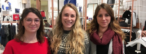 Léa André entourée de Justine Besnard, employée et Hélène Noël, responsable du magasin Léa André entourée de Justine Besnard, employée et Hélène Noël, responsable du magasin