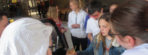 Vente rafraichissante au foyer des apprentis ce midi Smoothies en vente au Foyer des Apprentis