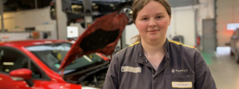 Gwendoline travaille chez Bodemer Auto Argentan Gwendoline est mécanicienne au garage Renault Argentan