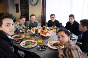 CAP Cuisine Service BP Jeunes élèves déjeuner sur la seine